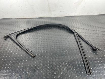 12-18 MERCEDES A-CLASS W176 FRONT RIGHT DOOR WINDOW GUIDE RAIL A1767250125