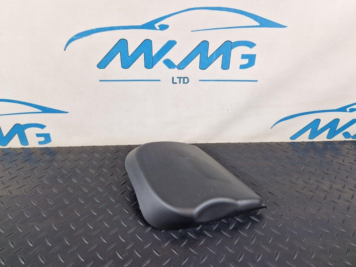 10-15 AUDI Q7 4L GENUINE OEM REAR RIGHT O/S TAIL LIGHT LAMP COVER CAP 4L0945426