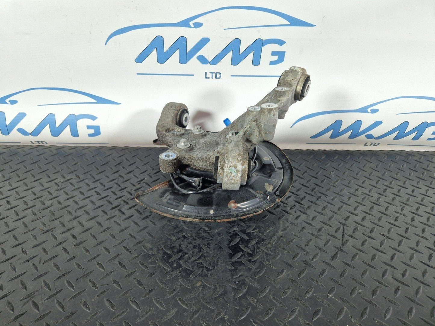13-19 MERCEDES BENZ CLA C117 GENUINE OEM REAR RIGHT O/S WHEEL HUB A2460406