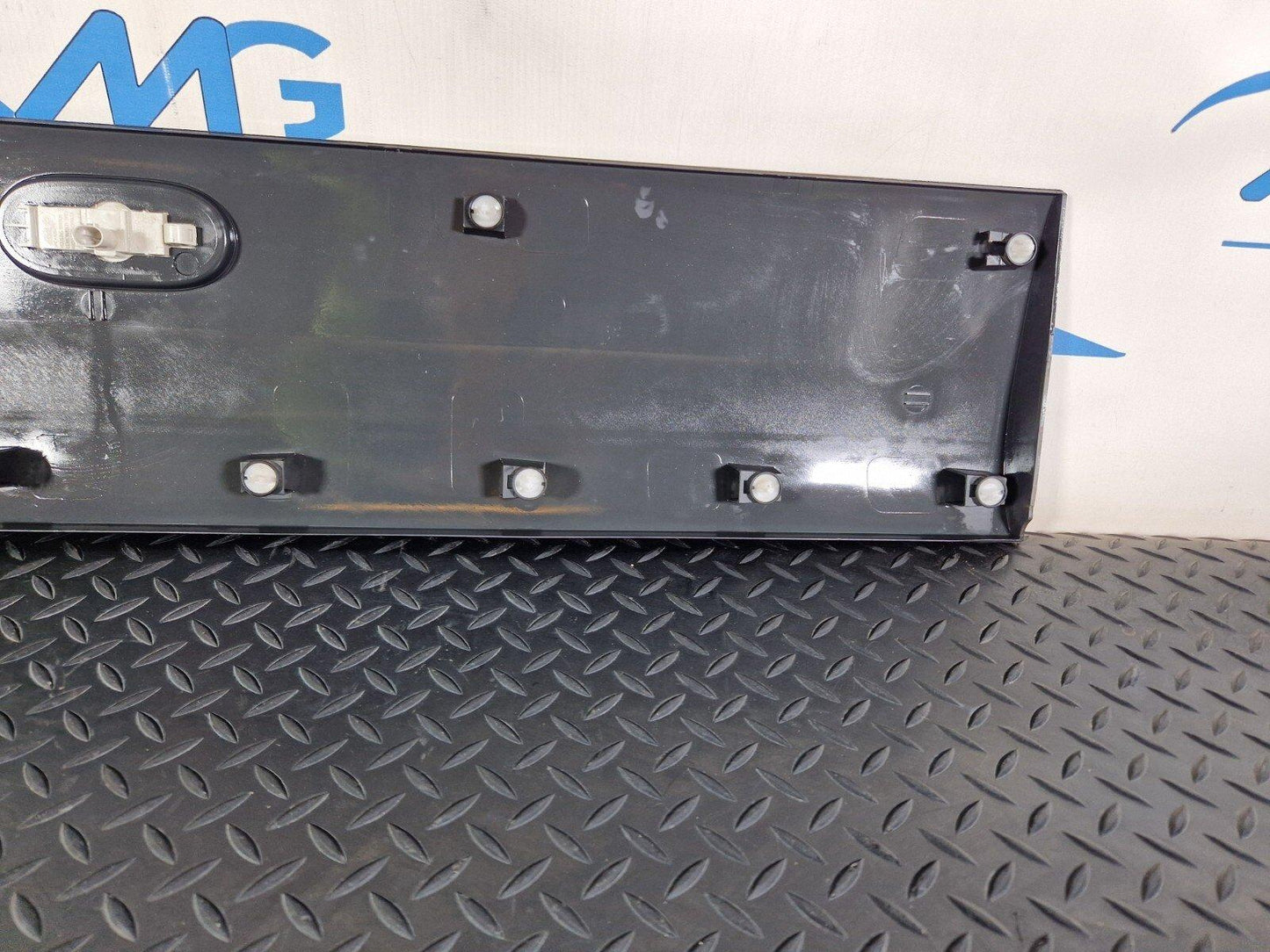 18-ON MERCEDES BENZ SPRINTER W907 REAR RIGHT WHEEL ARCH FRONT STRIP A9106907200