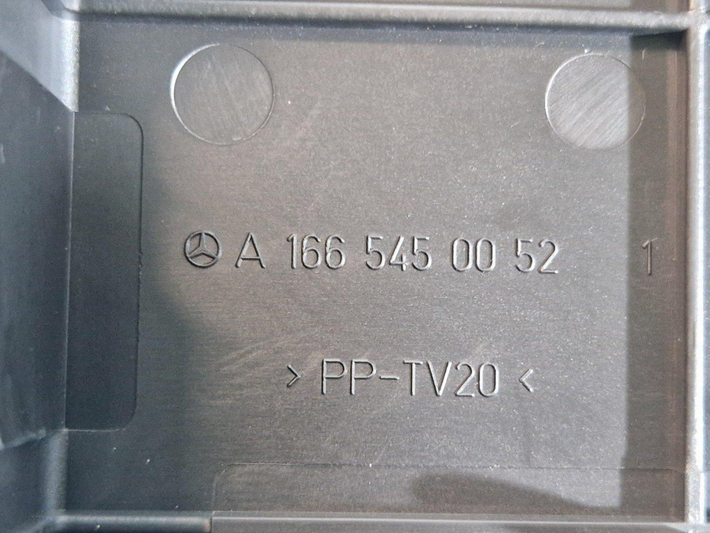 11-19 MERCEDES BENZ ML W166 GENUINE FUEL MODULE CONTROL UNIT COVER A1665450052