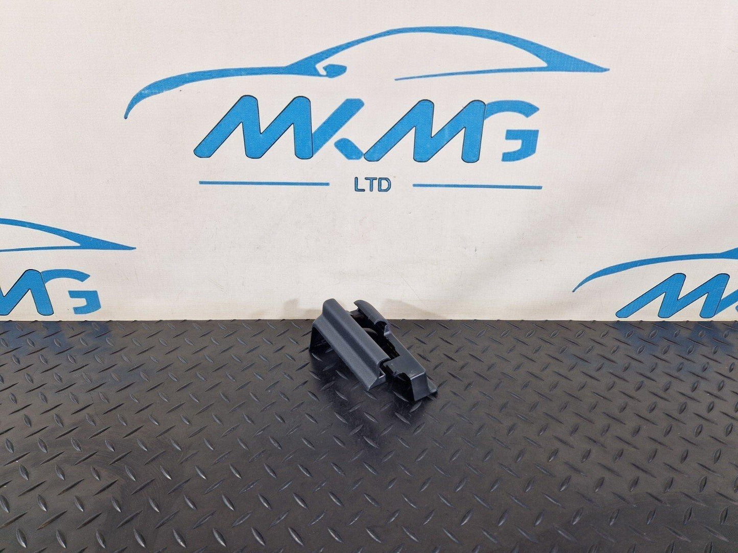 13-19 MERCEDES CLA C117 AMG FRONT SEAT RIGHT GUIDE RAIL COVER TRIM A1769192000