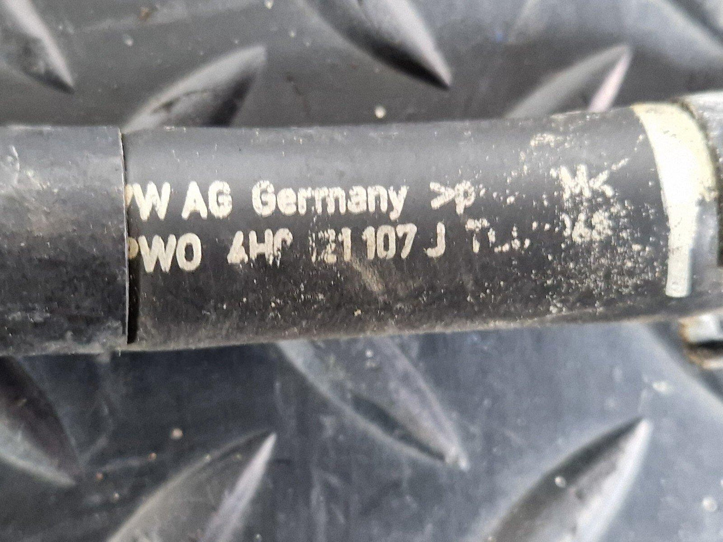 10-17 AUDI A8 4H FRONT CENTER BREATHER LINE 4H0121107 4H0121081 4H0121164AG