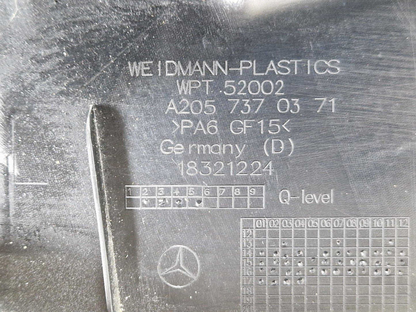 14-21 MERCEDES BENZ C300h W205 OEM REAR LEFT WINDOW TRIM A2057370371