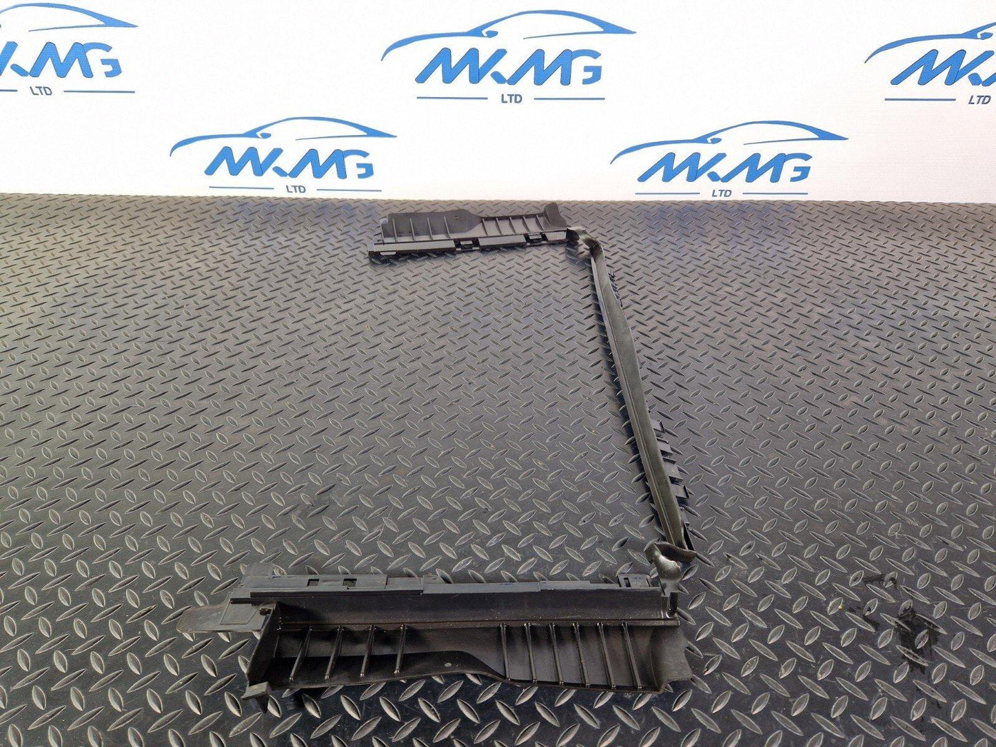 14-21 MERCEDES BENZ C220d W205  RADIATOR AIR GUIDE DUCT A2055050130