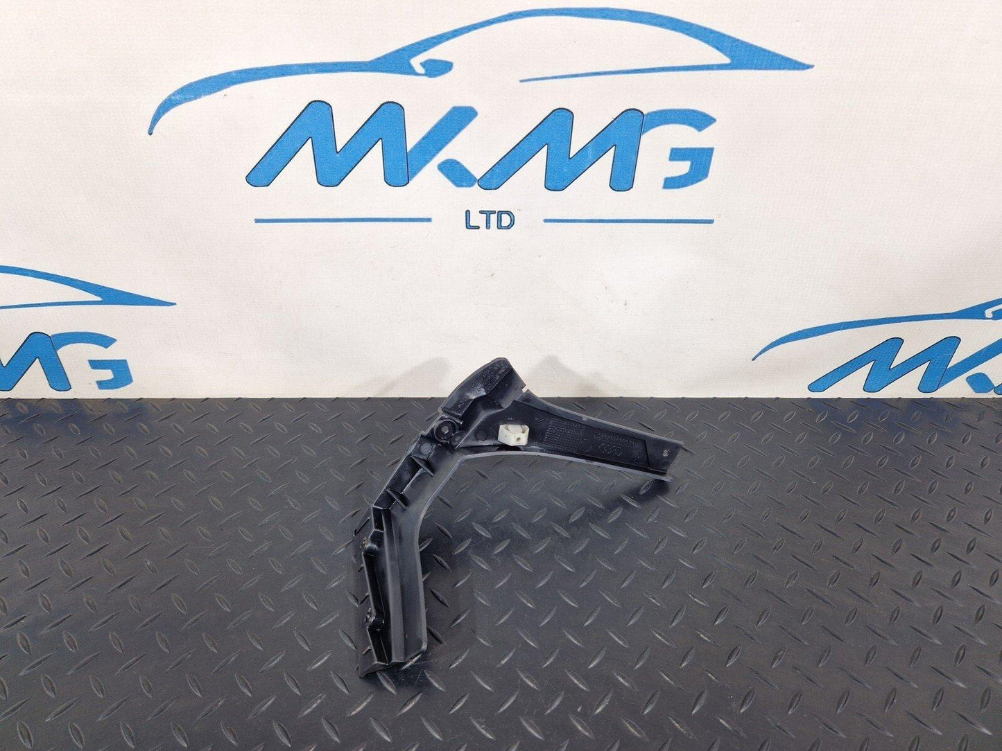 10-18 AUDI A7 4G S-LINE FRONT BUMPER RIGHT ADAPTER 4G8807084B