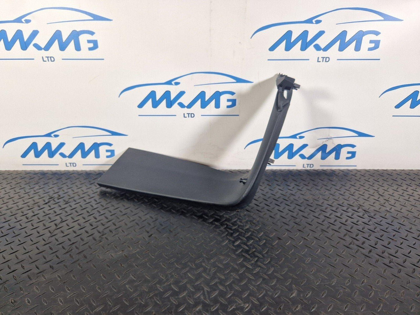 14-20 MERCEDES BENZ GLA X156 TAILGATE COVER TRIM RIGHT  A1567400271 A1567402000