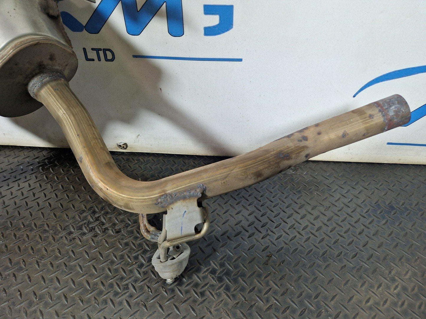 16-19 AUDI A4 B9 GENUINE EXHAUST BACKBOX SILENCER 8W0253411D 8W0119C