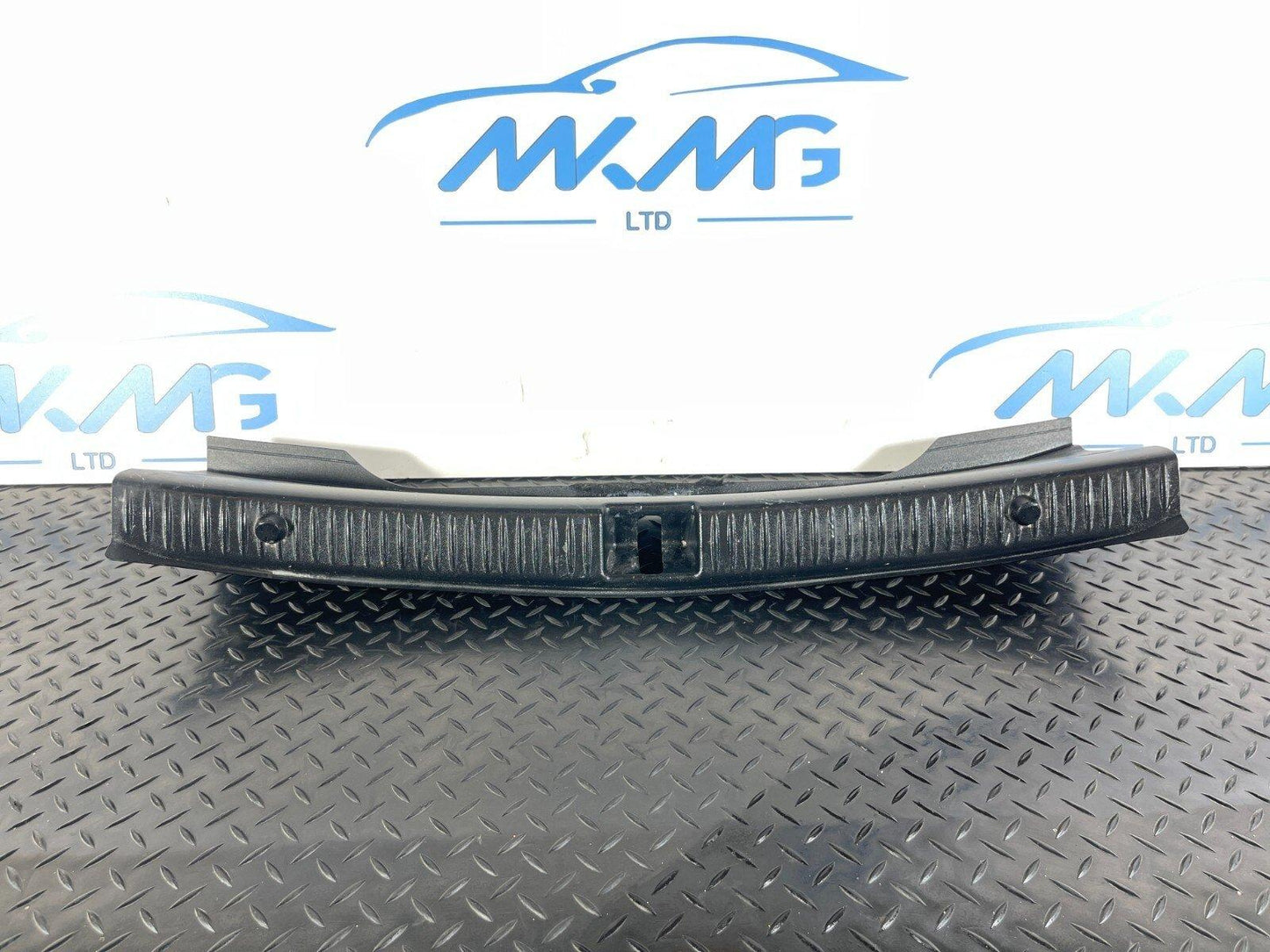 14-21 MERCEDES BENZ C350e W205 GENUINE TAILGATE TRIM COVER A2056908204