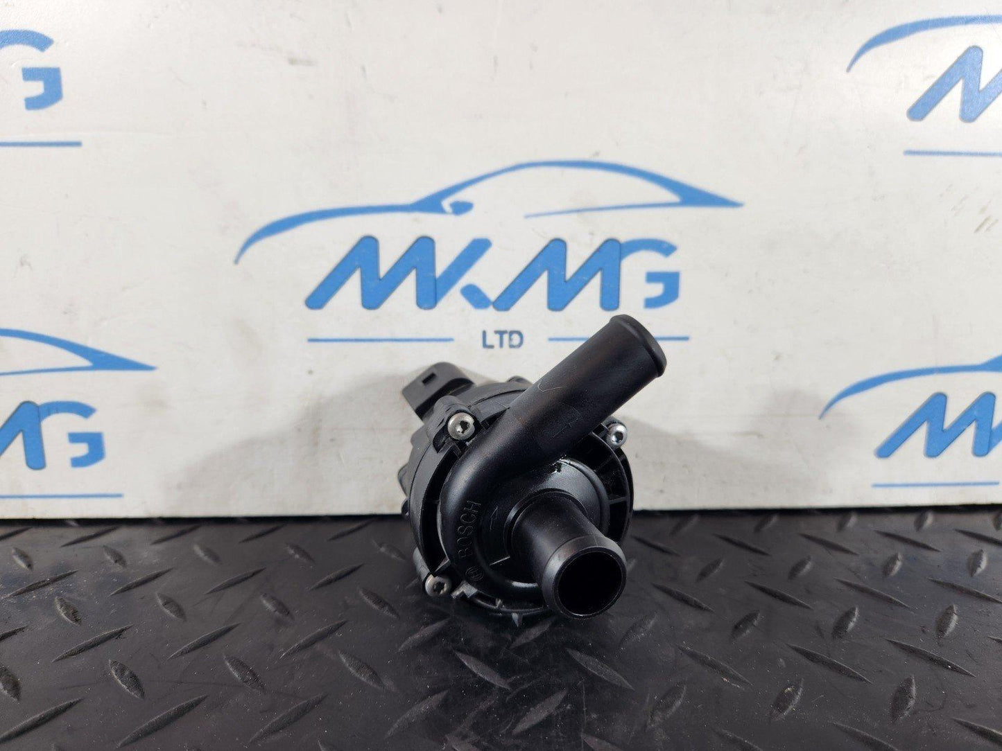 19-ON MERCEDES B CLASS W247  GENUINE AUXILIARY WATER PUMP A2118350364