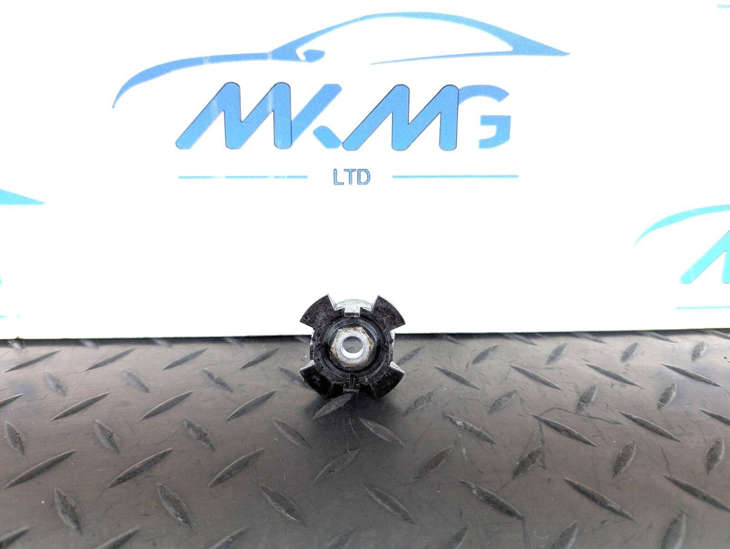 11-19 MERCEDES BENZ ML W166 GENUINE MOUNTING PLATE A1665040095