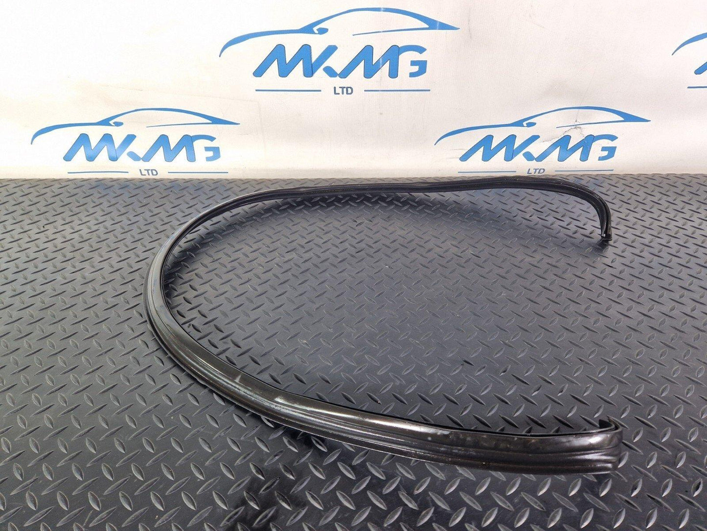 18-ON MERCEDES BENZ SPRINTER W907 W910 BONNET RUBBER SEAL A9108870000