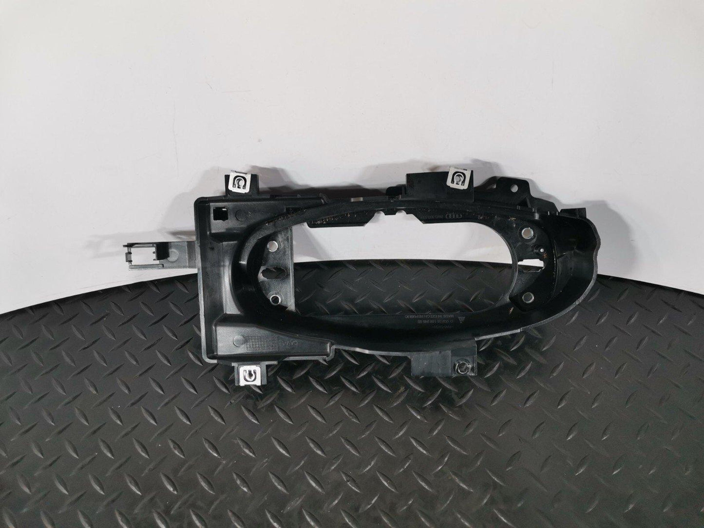 16-19 AUDI A4 B9 SALOON GENUINE MANUAL GEARSTICK MOUNTING BRACKET 8W0863531