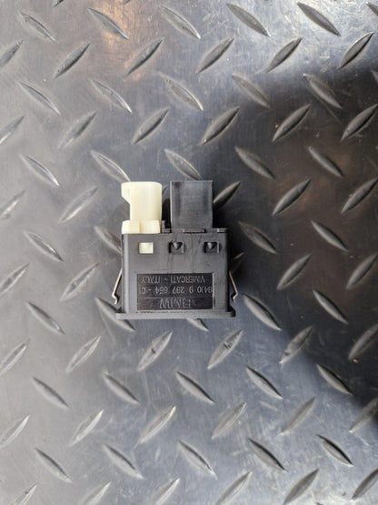11-18 BMW 6 SERIES F06 AUX IN USB SOCKET POWER PORT 9237654