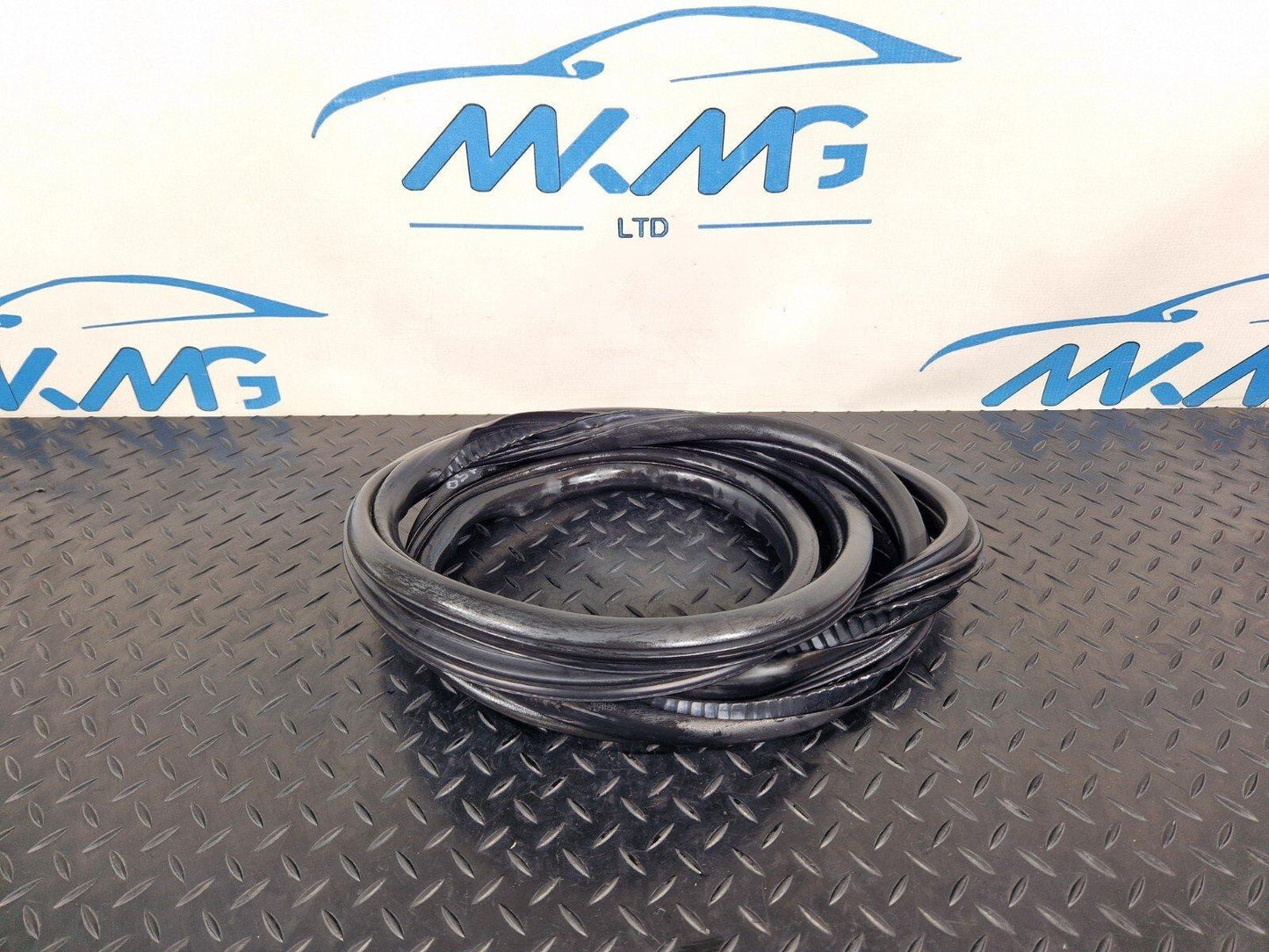 BMW 2 SERIES GRAN TOURER F45 F46 REAR TAILGATE BOOTLID RUBBER SEAL 7474443
