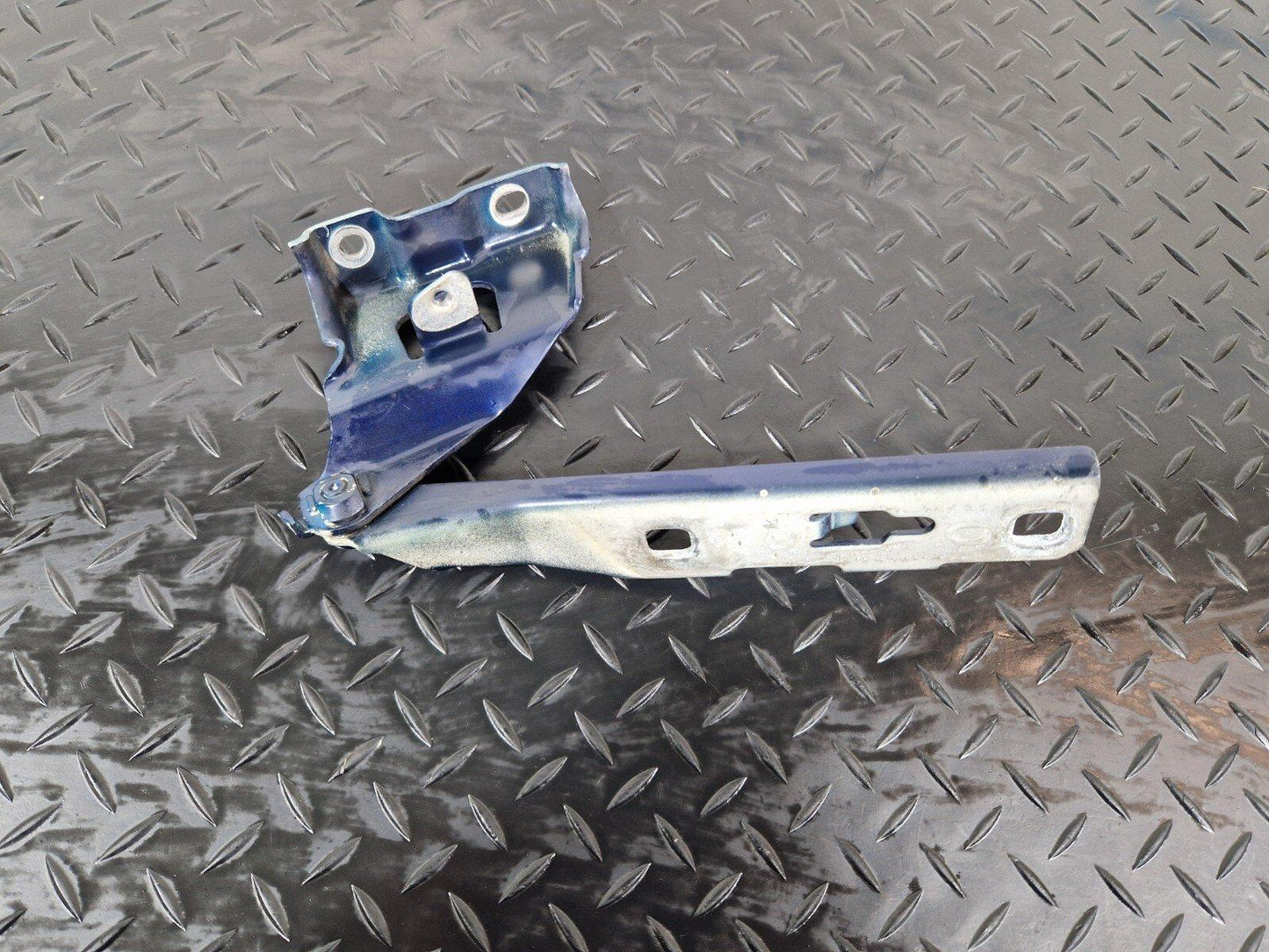 12-17 AUDI S5 CONVERTIBLE FRONT LEFT BONNET HOOD HINGE IN BLUE 8T0823301E