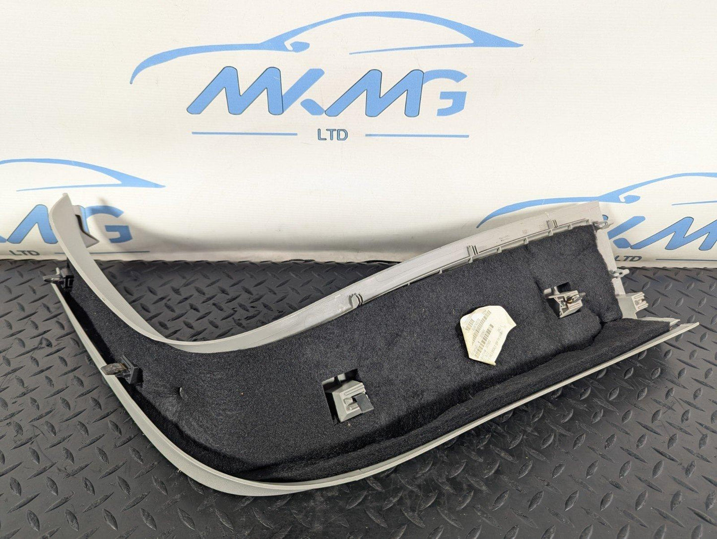 11-19 MERCEDES BENZ ML W166 GENUINE RHD TAILGATE TRIM A1667400271