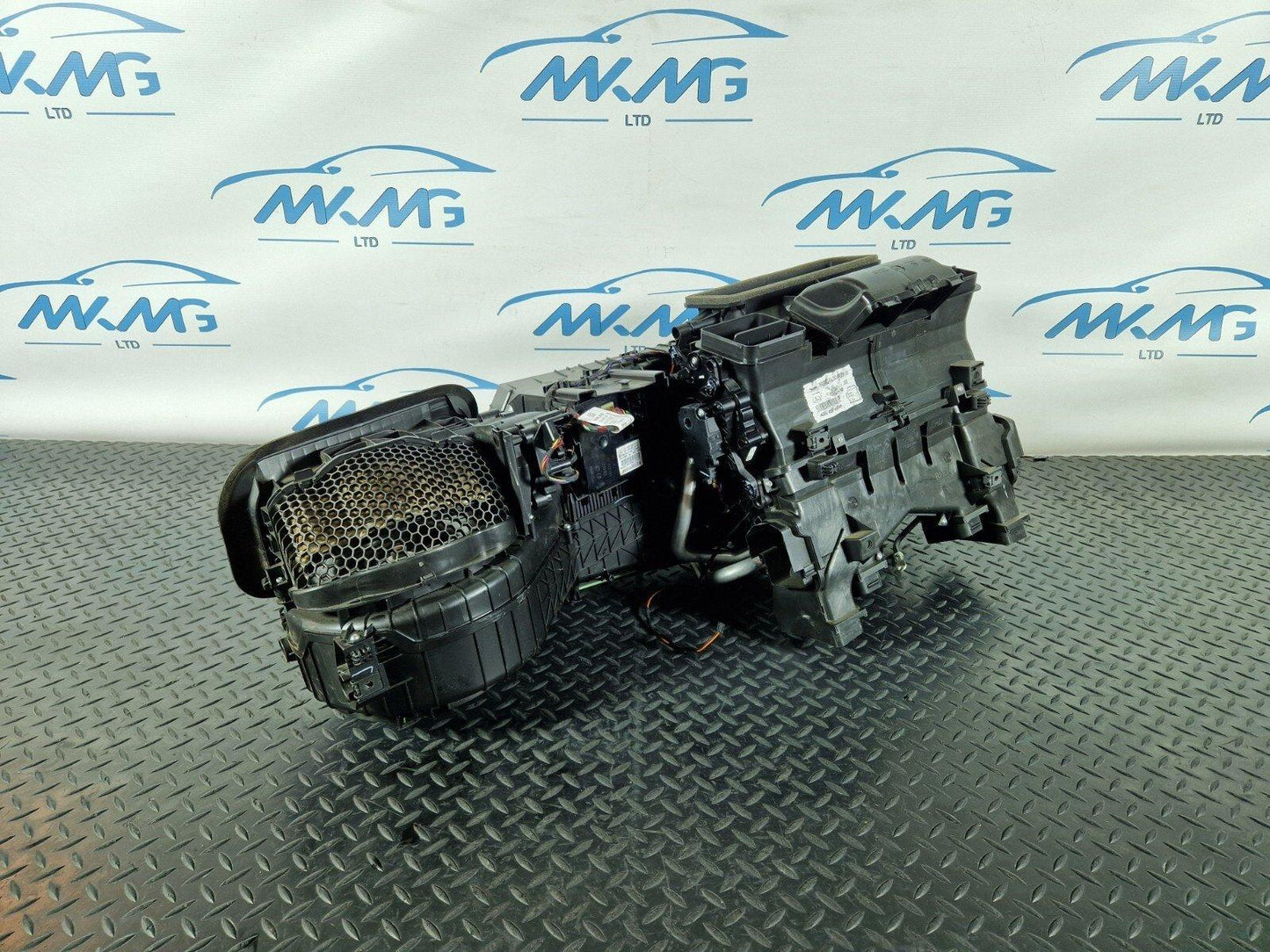 14-21 MERCEDES BENZ W205 GENUINE HEATER MATRIX/RADIATOR/CORE A2058306304