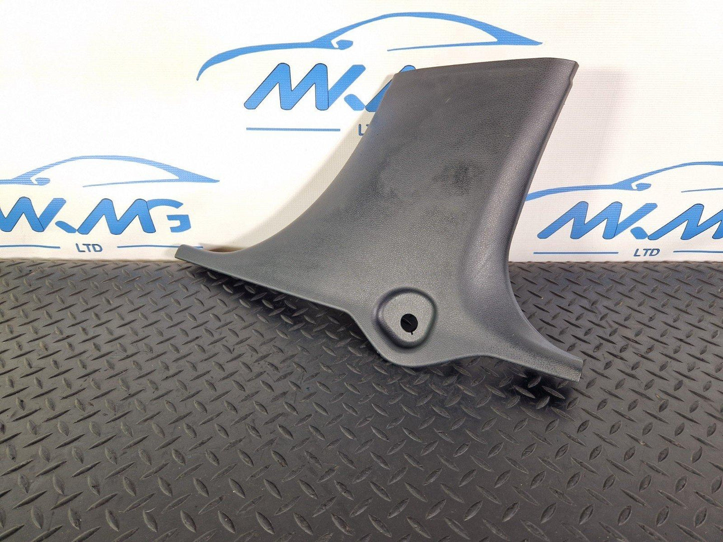 12-18 MERCEDES BENZ W176 GENUINE DRIVER SIDE LOWER B-PILLAR TRIM A1766920200