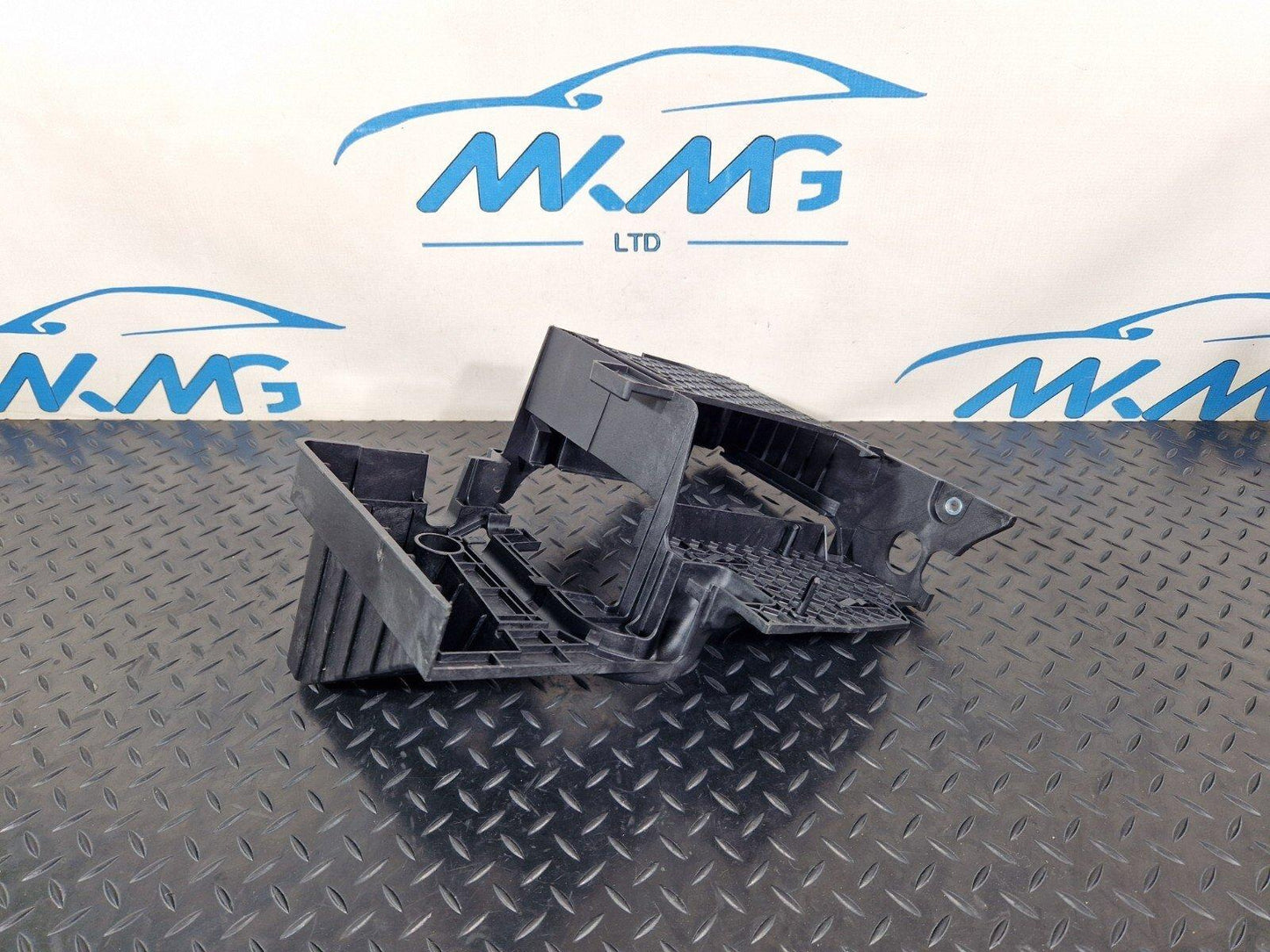 14-21 MERCEDES BENZ C200 W205 CD CHANGER ECU HOLDER  BRACKET A2055458900