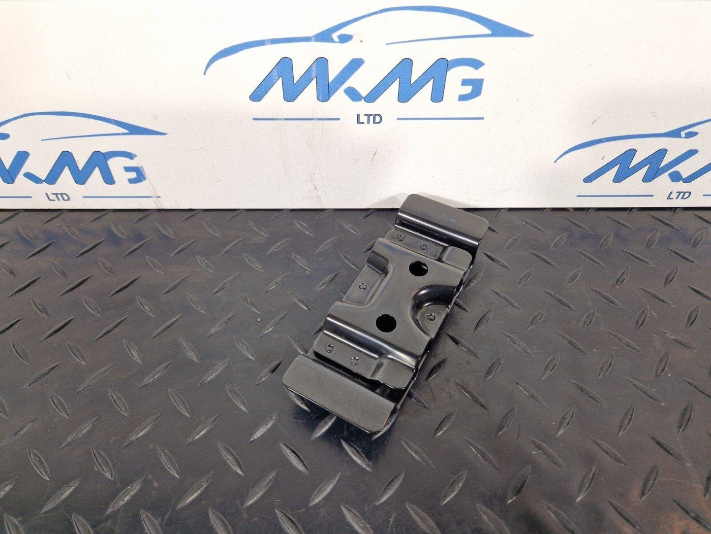 10-18 AUDI A7 4G S-LINE GENUINE OEM MOUNTING TIE DOWN EYE 4G8813383