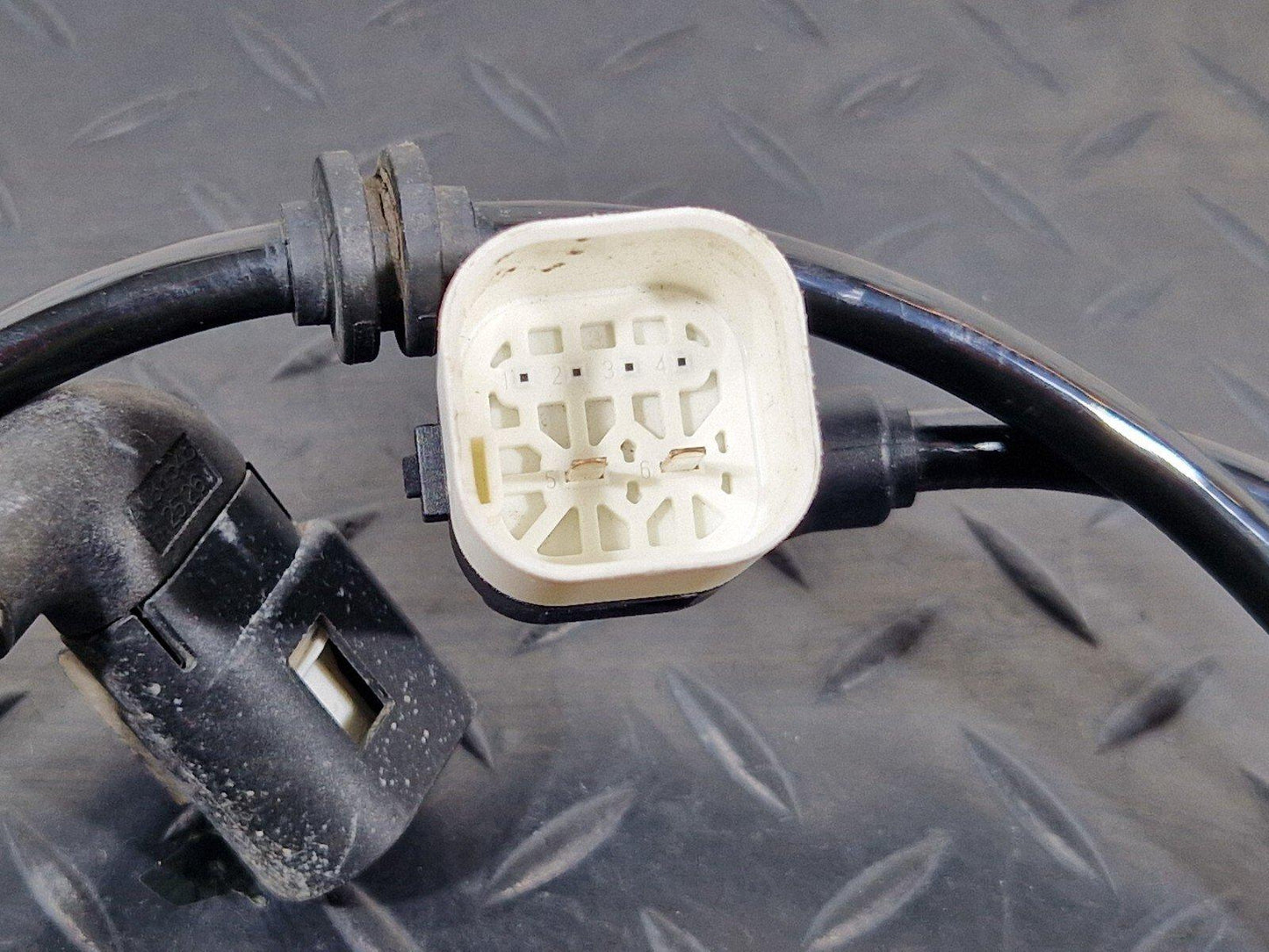 14-21 MERCEDES BENZ C200d W205 REAR LEFT BRAKE PAD WEAR SENSOR A2055404106