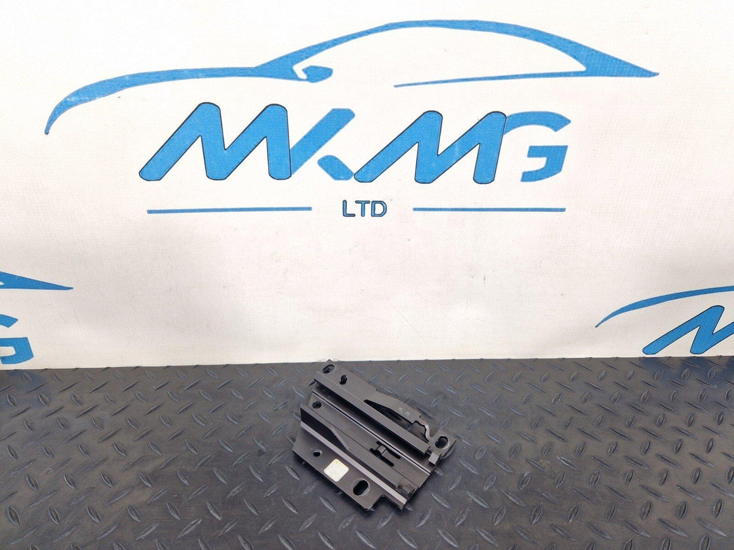 16-19 AUDI A4 B9 BONNET HOOD BOOT LID LOCK CATCH STRIKER RIGHT O/S 8W0823186E