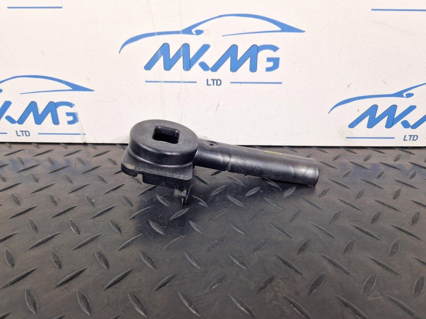 16-19 AUDI A4 B9 GENUINE OEM COOLANT REGULATOR SUPPORT 4G0805201