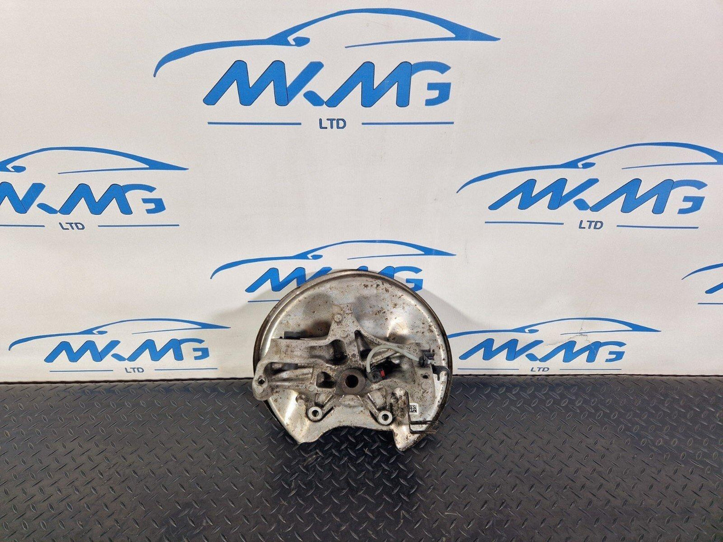 16-19 AUDI A4 B9 N/S/R REAR LEFT SIDE WHEEL HUB & BEARING 8W0505435T 8W0615611D