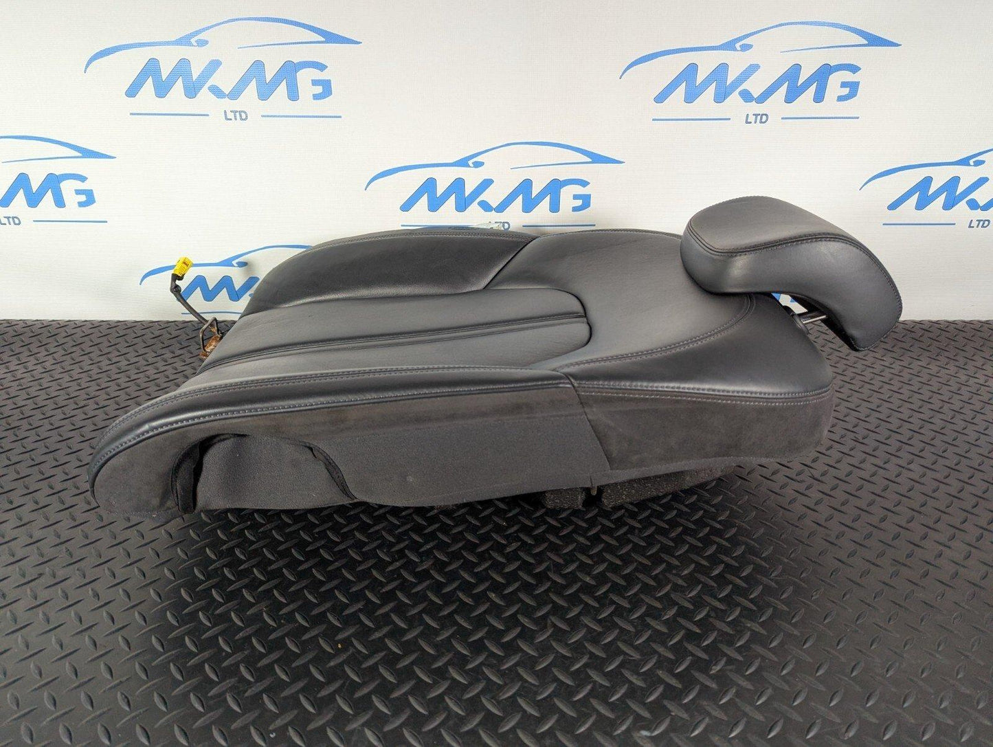 10-17 AUDI A8 4H  REAR O/S RIGHT BLACK LEATHER BACK REST 4H0885274 DAMAGED