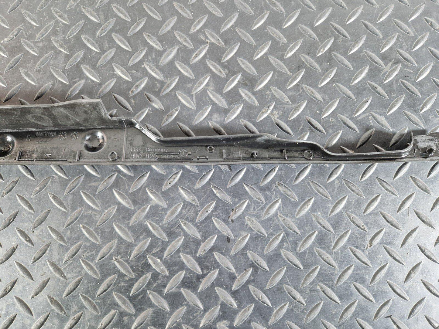 16-19 AUDI A4 B9 GENUINE FRONT RIGHT SIDE O/S WING FENDER COVER TRIM 8W0820582