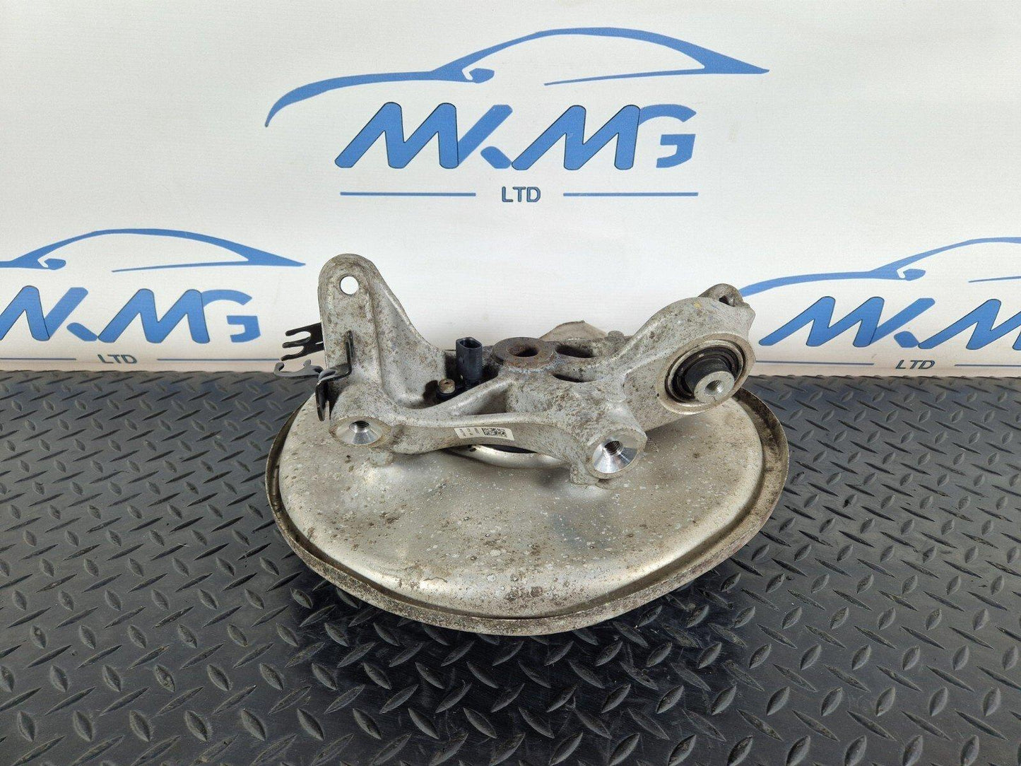 16-19 AUDI A4 AVANT B9 REAR LEFT N/S WHEEL HUB & BEARING 8W0615611 8W0505459F