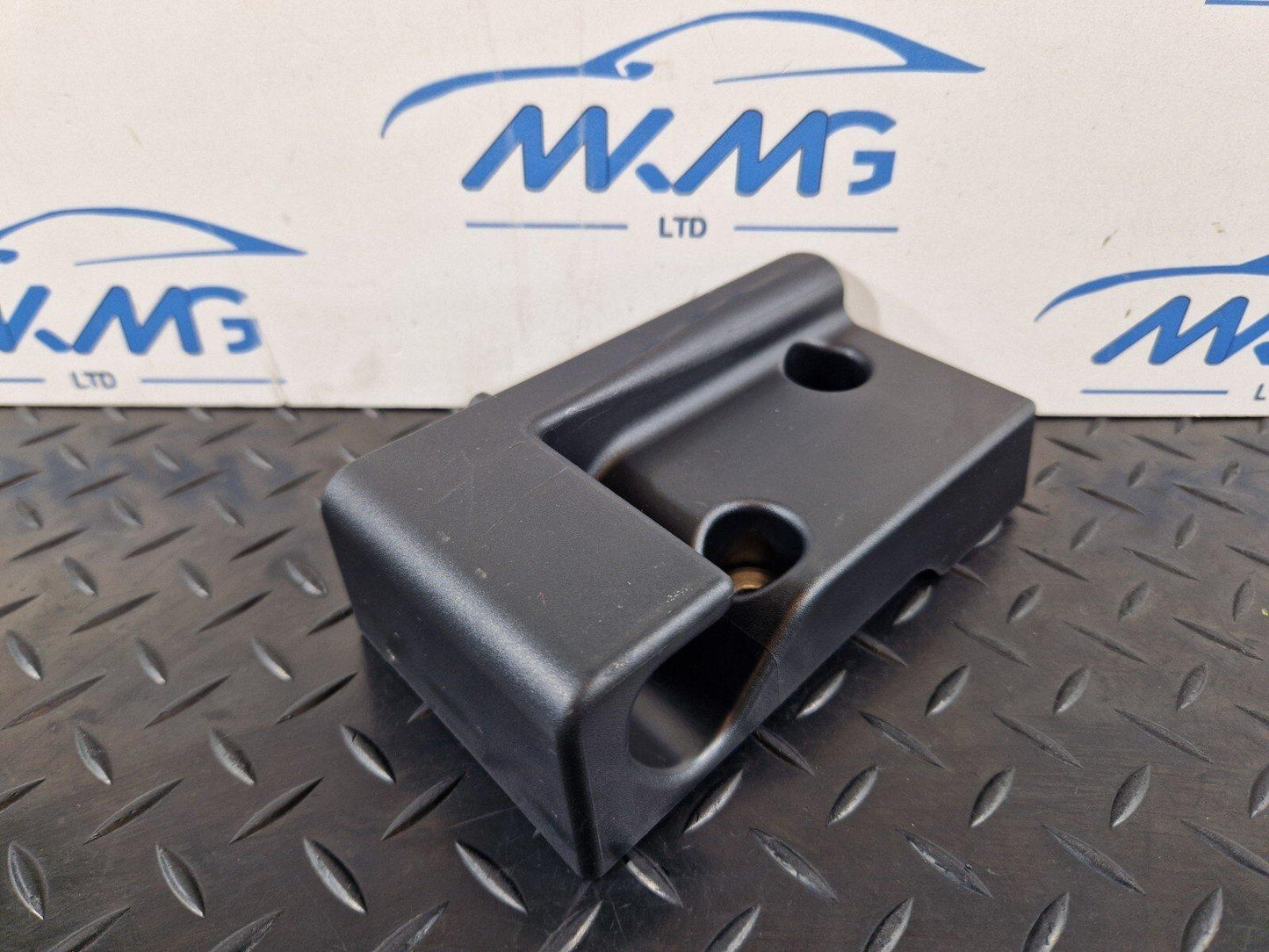 18-ON MERCEDES A CLASS W177 OEM TRUNK FLOOR BOOT RIGHT O/S BRACKET A1776808605