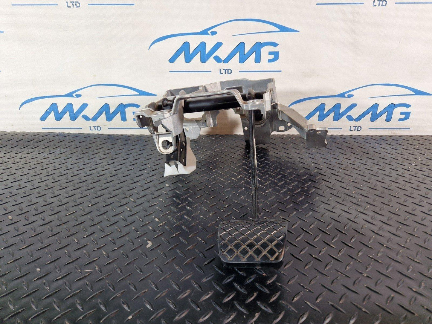 16-19 AUDI A4 B9 GENUINE BRAKE PEDAL 8W2723140 8W2723117A