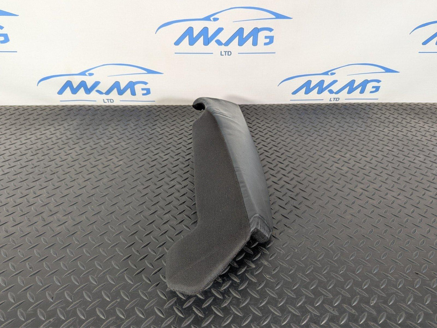 16-19 AUDI A4 B9 GENUINE REAR RIGHT O/S LEATHER SEAT BOLSTER CUSHION 8W085704C