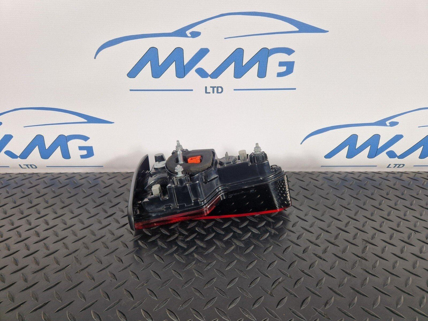 16-19 AUDI A4 B9 SALOON REAR RIGHT O/S/R INNER TAILGATE LIGHT 8W5945076A