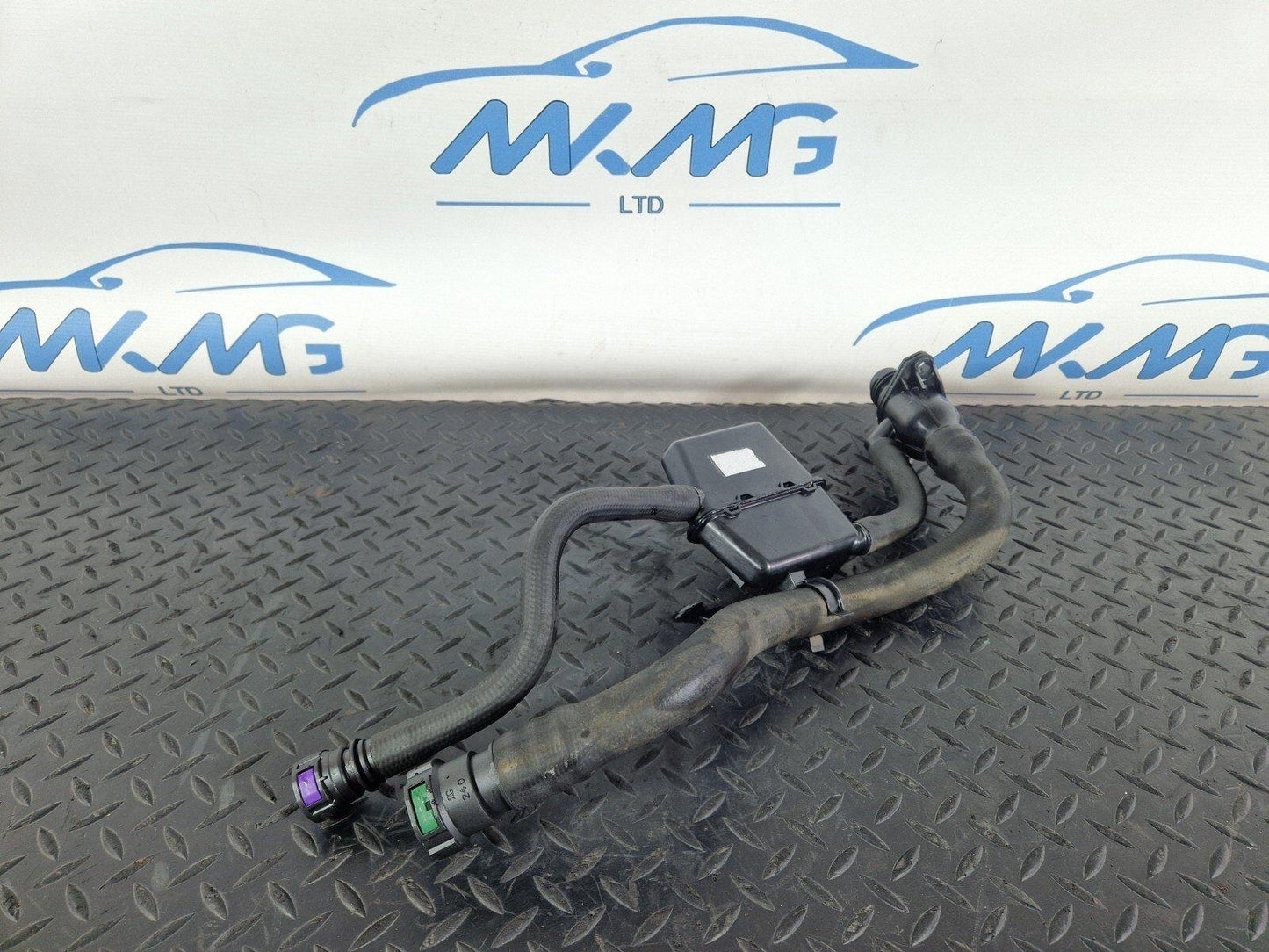 16-19 AUDI A4 B9 GENUINE ADBLUE TANK FILLING HOSES 8W0131963