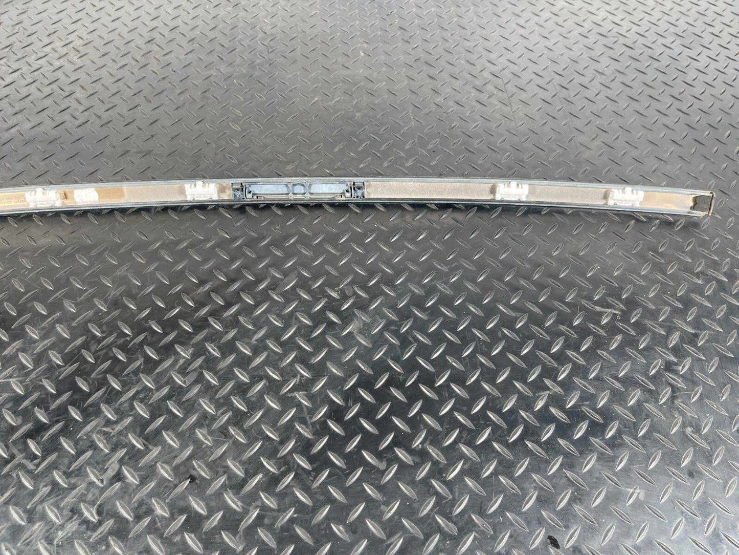 20-ON BMW 2 SERIES M-SPORT F44 GENUINE RIGHT O/S ROOF RAIL TRIM GREY B39 9482062