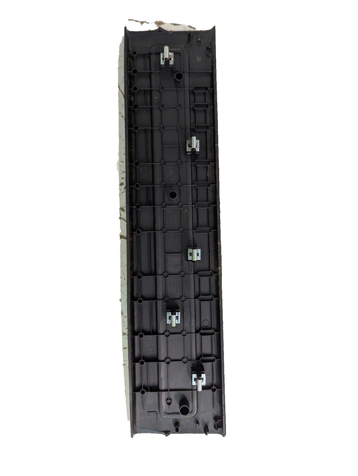 17-ON LAND ROVER DISCOVERY L462 GENUINE DRIVER SIDE FRONT DOOR SILL HY3213200A