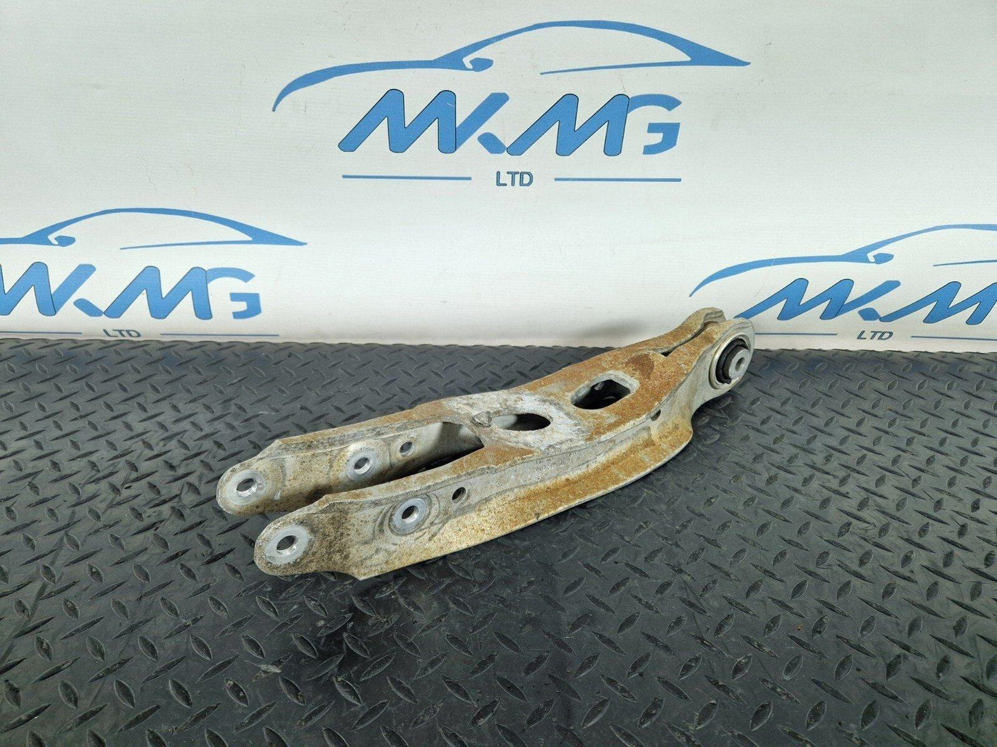 16-19 AUDI A4 B9 GENUINE OEM REAR LOWER CONTROL ARM FITS LEFT & RIGHT 8W0505311H