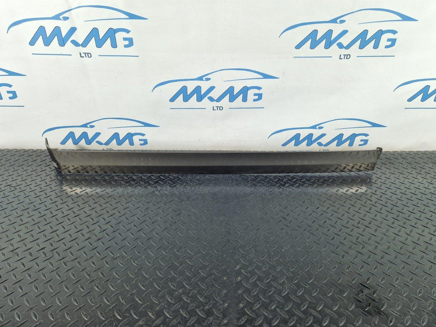 14-23 MERCEDES VITO W447 RIGHT SIDE SLIDING DOOR RUNNER COVER  A4476900170