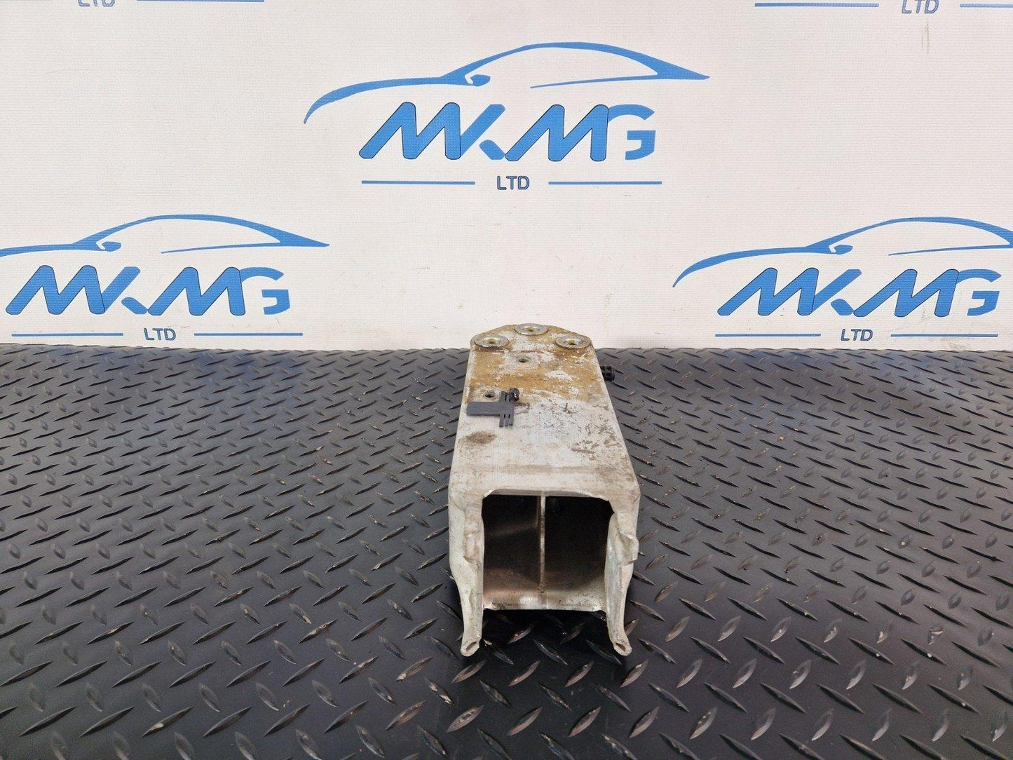 BMW 2 SERIES F22 GENUINE BRACKET 6924219