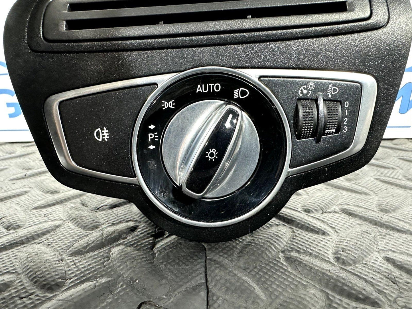 14-21 MERCEDES BENZ C300 W205 GENUINE HEADLIGHT CONTROL SWITCH A2059056000