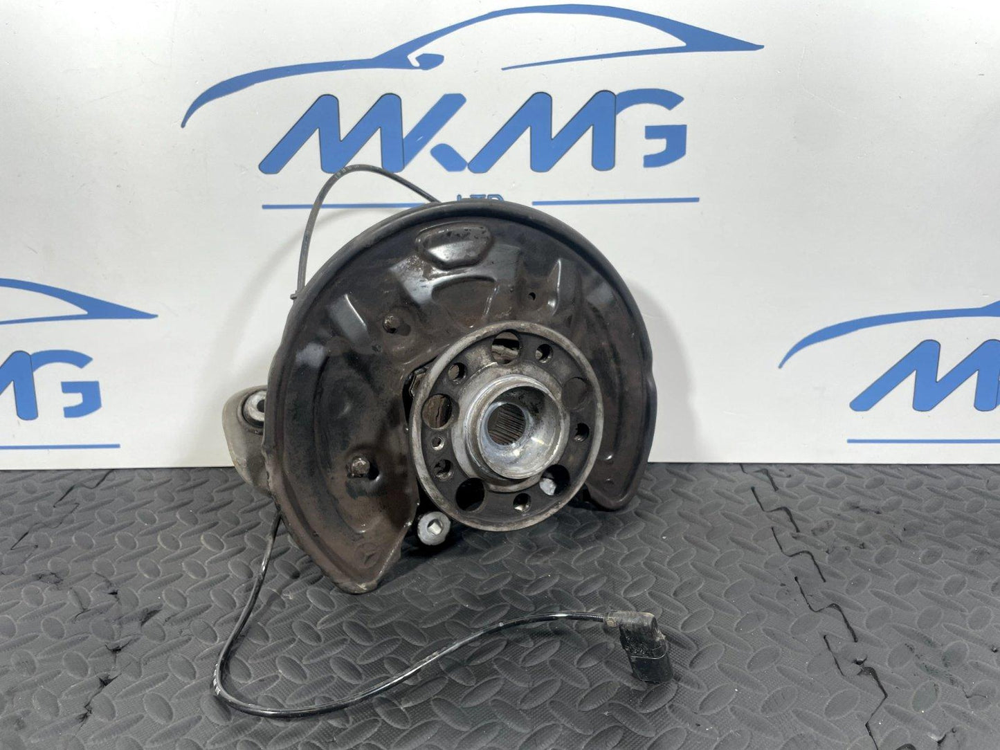 14-21 MERCEDES BENZ C300 W205 REAR LEFT PASSENGER SIDE WHEEL HUB A2055467380