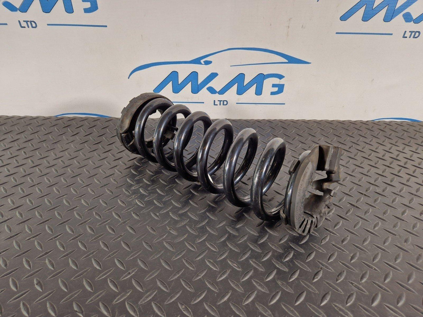 14-19 LAND ROVER L550 DISCOVERY GENUINE REAR LEFT N/S/R COIL SPRING FK725349AA