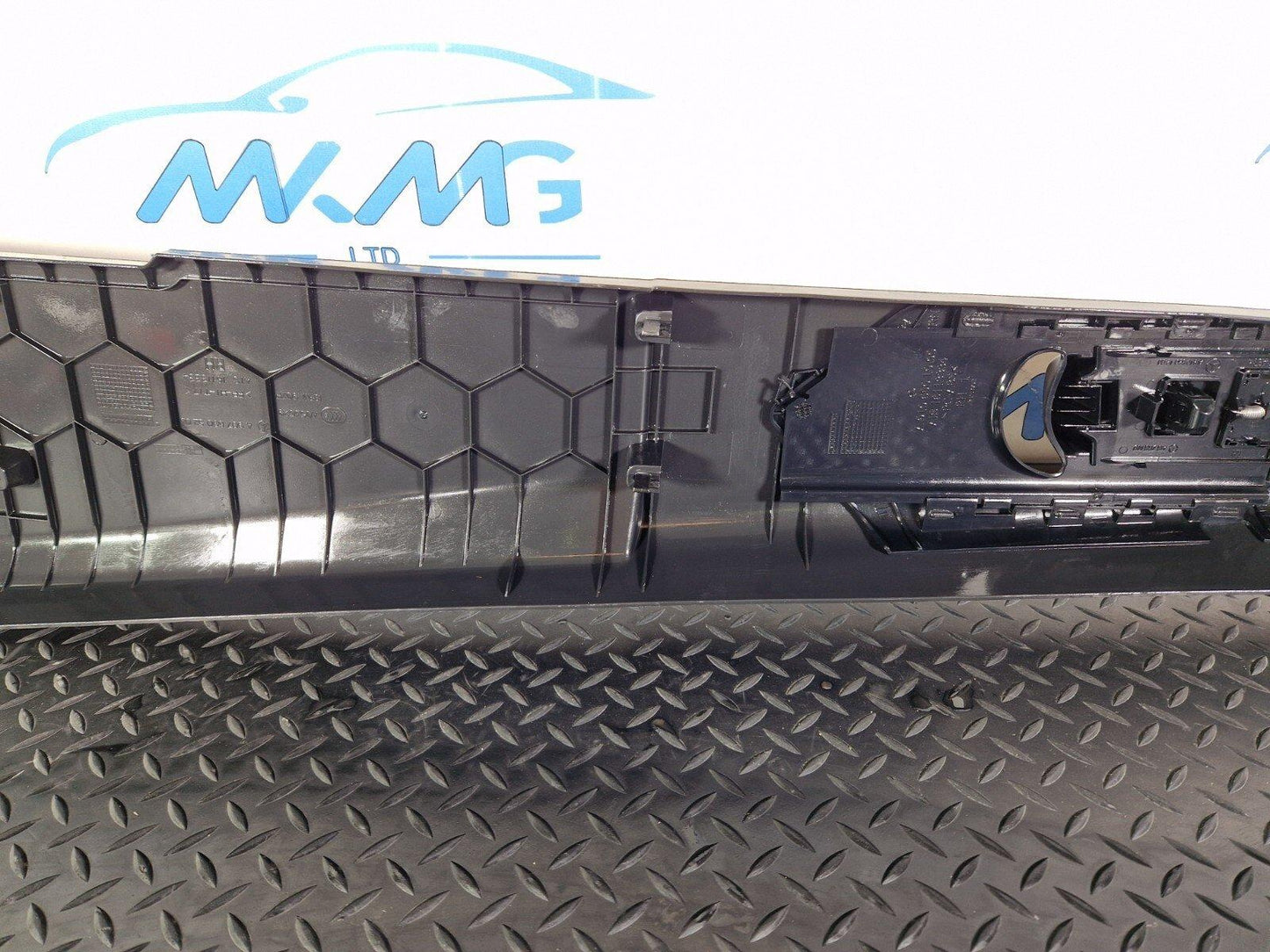 18ON MERCEDES BENZ SPRINTER W907 W910 RIGHT SIDE B PILLAR TRIM COVER A9076905200