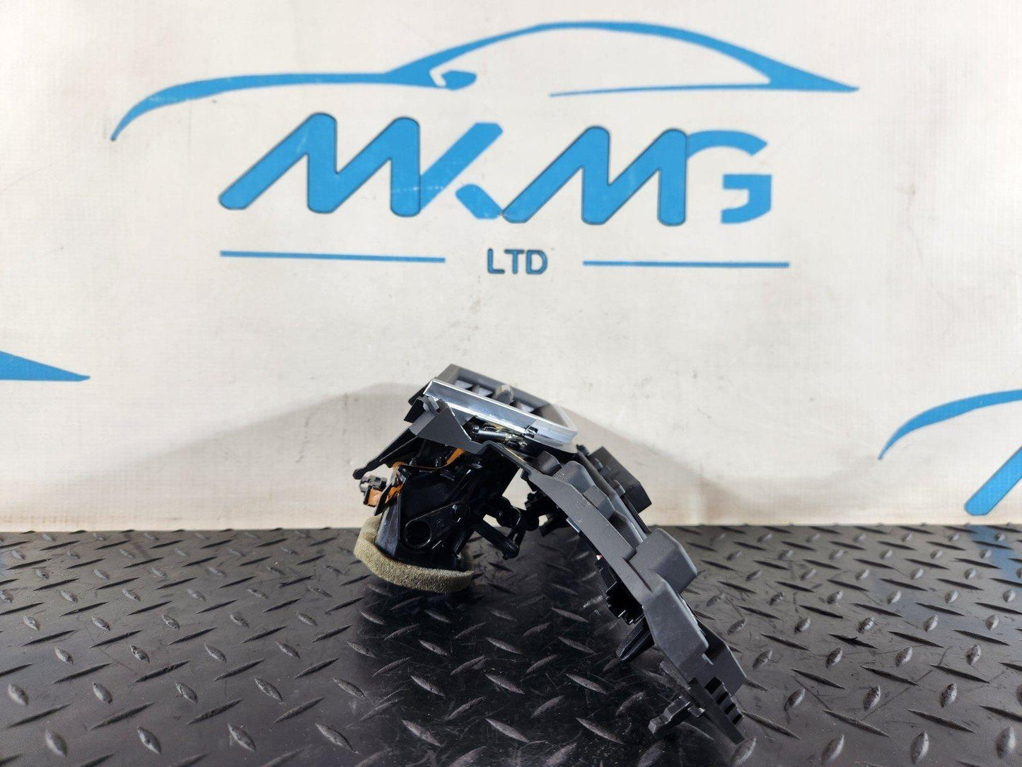 16-20 AUDI Q7 4M GENUINE FRONT RIGHT O/S DASHBOARD AIR VENT 4M2820902