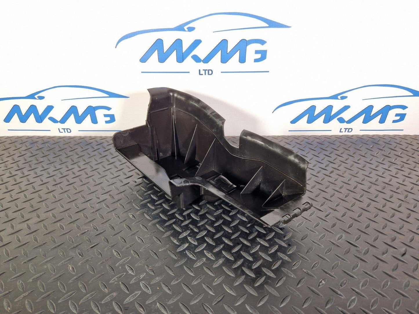 18-ON MERCEDES BENZ SPRINTER W907 W910 AUTO CONSOLE MOUNT BRACKET A9108804700
