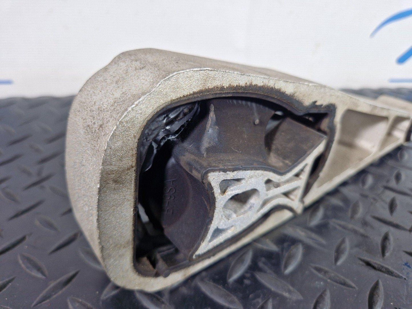 19-ON RANGE ROVER EVOQUE L551 2.0 DIESEL ENGINE MOUNT K8D26P082AB