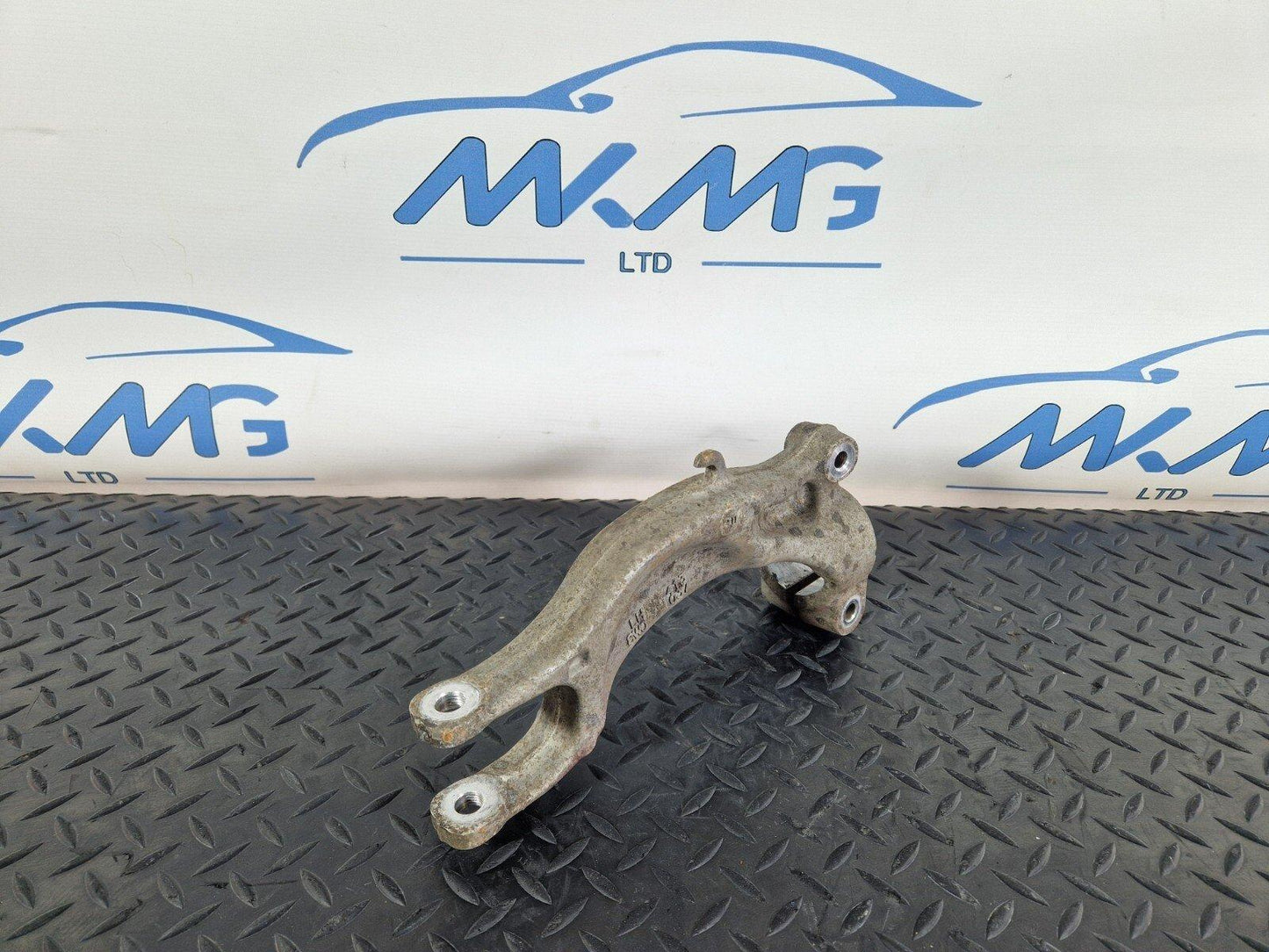 16-19 AUDI A4 B9 GENUINE FRONT LEFT SIDE N/S SUSPENSION STRUT BRACKET 8W0413037